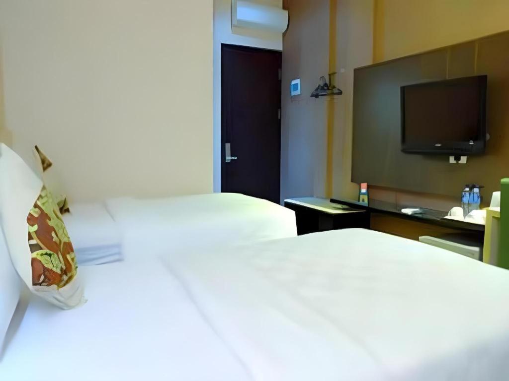 Lotus Hotel Subang Exterior foto